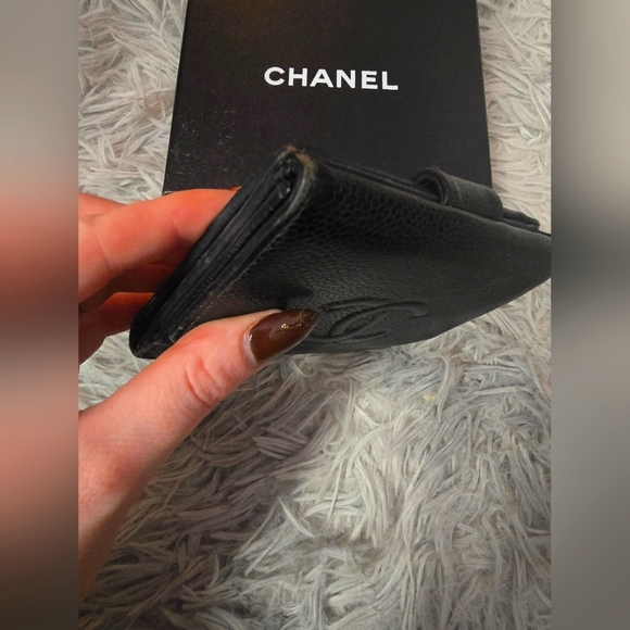 Chanel Compact Double Snap Black Caviar Wallet (GUC)(READ DESCRIPTION)(2005) - Picture 14 of 16
